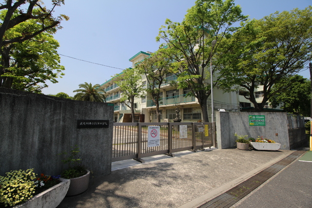 小学校　北九州市立到津小学校（小学校）まで180m