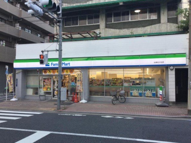 コンビニ　ファミリーマート台東松が谷店（コンビニ）まで179m