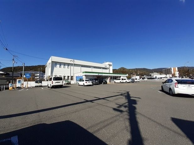 コンビニ　ファミリーマート 高知インター（コンビニ）まで800m