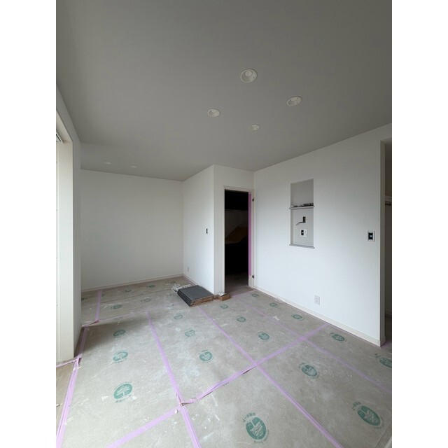 Rooms万代5の居間写真