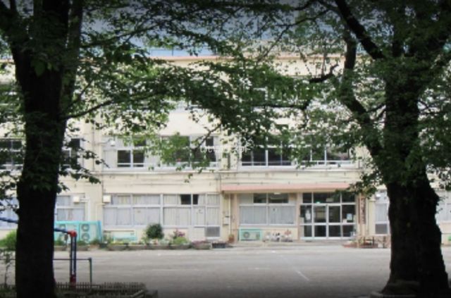 小学校　杉並区立桃井第一小学校（小学校）まで829m