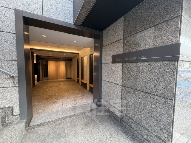 地下鉄御堂筋線 東三国駅 徒歩1分 10階建 築31年の外観写真