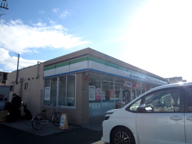 コンビニ　ファミリーマート 岸和田並松店（コンビニ）まで215m