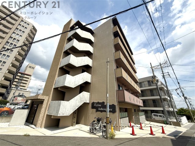 建物外観　宅配ボックス付で不在時も便利