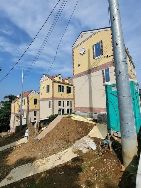 その他　奥の建物です