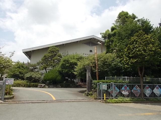 小学校　宮地小学校（小学校）まで590m