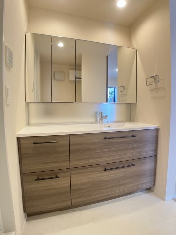 洗面設備　※同物件の別部屋参考写真です。