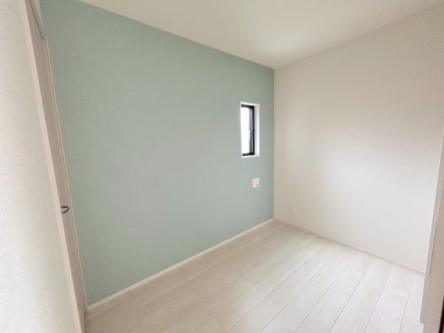 その他部屋・スペース　ゆとりのあるベッドルームで快適な睡眠をとってくださいね。