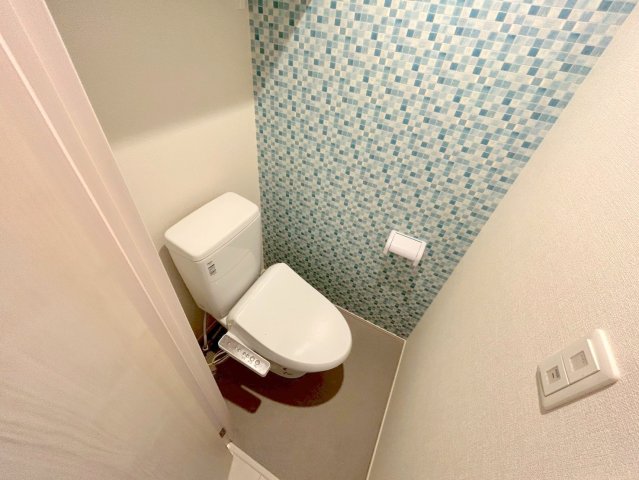 トイレ　綺麗なトイレにはウォシュレット標準装備です。