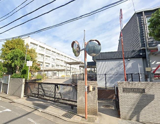 小学校　横浜市立大曽根小学校（小学校）まで887m