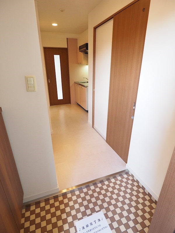 リード室町の玄関写真