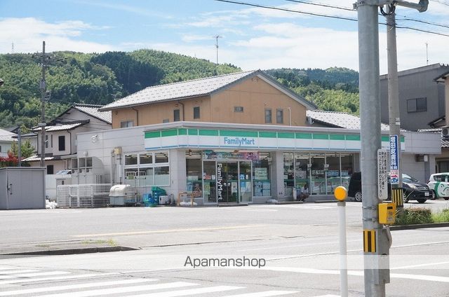 コンビニ　ファミリーマート（コンビニ）まで458m