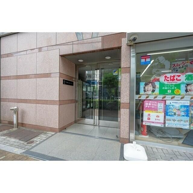 エントランス　落ち着いたエントランスです