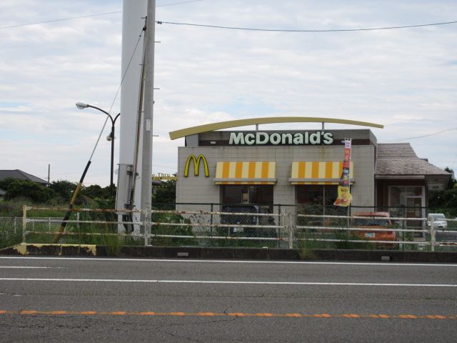 飲食店　マクドナルド（飲食店）まで820m