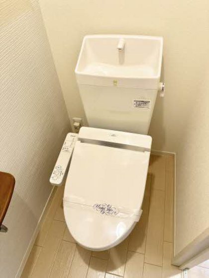トイレ　※他号室の写真です