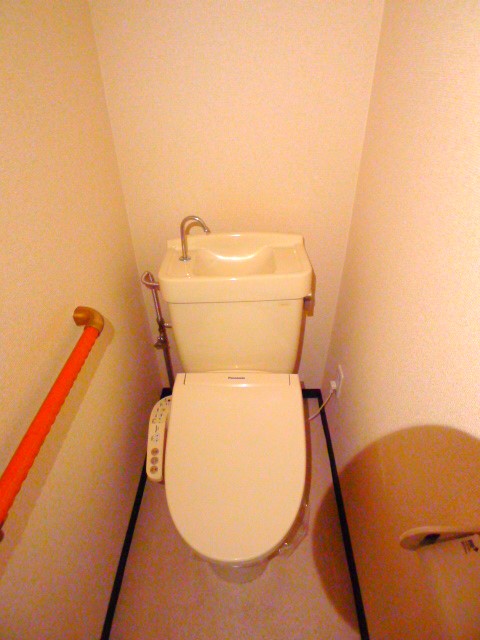 地下鉄桜通線 御器所駅 徒歩7分 3階建 築31年のトイレ写真