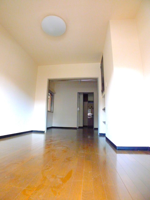 地下鉄桜通線 御器所駅 徒歩7分 3階建 築31年の居間写真