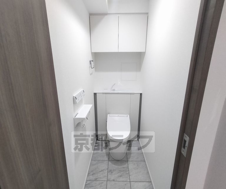 トイレ　タンクレストイレです