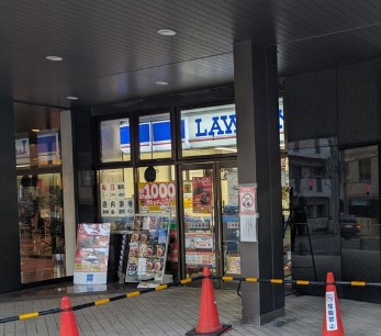 コンビニ　ローソン 港赤坂九丁目店（コンビニ）まで239m
