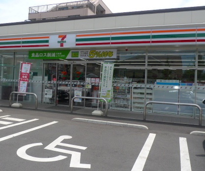 コンビニ　セブンイレブン（コンビニ）まで139m