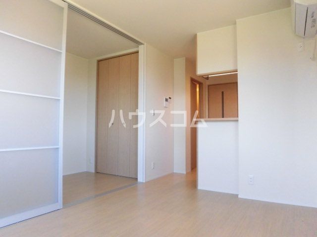 フィカーサ東大宮の居間写真