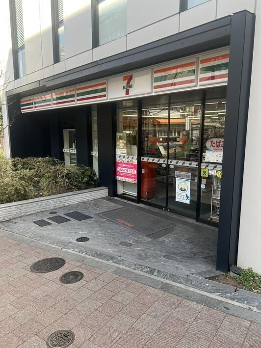 コンビニ　セブン-イレブン 港区赤坂駅南店（コンビニ）まで38m