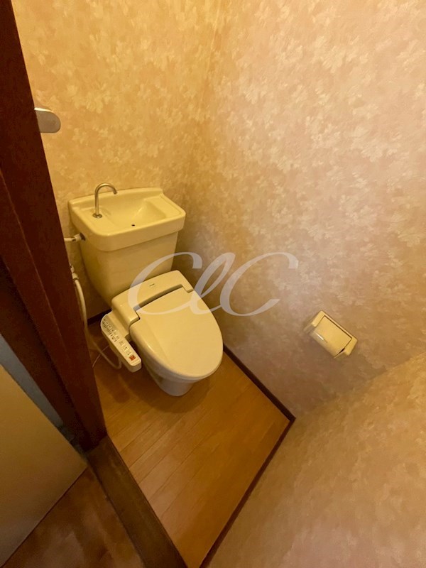 ＪＲ常磐線 金町駅 徒歩10分 3階建 築38年のトイレ写真