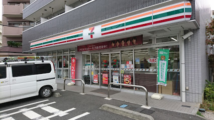 コンビニ　セブンイレブン 世田谷給田中央店（コンビニ）まで98m