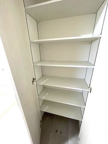 収納　イメージとして同マンション他部屋を表示しています