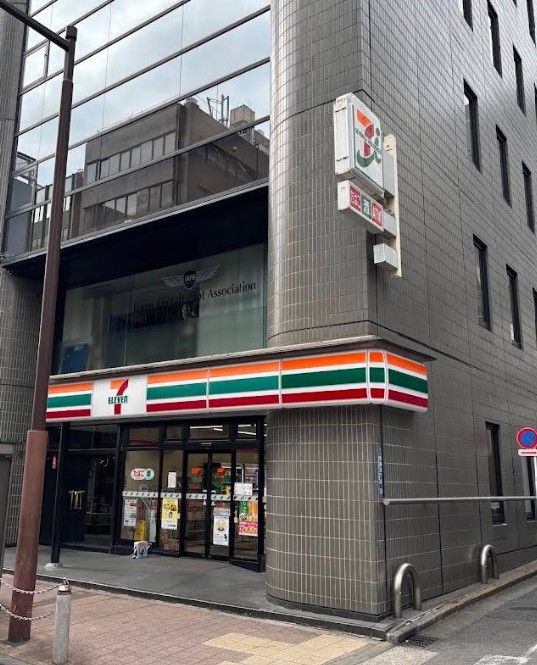 コンビニ　セブンイレブン新橋5丁目店（コンビニ）まで246m