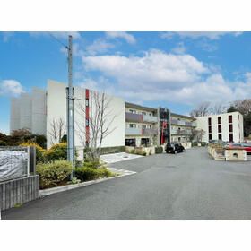 CRESCENT COURTの外観写真