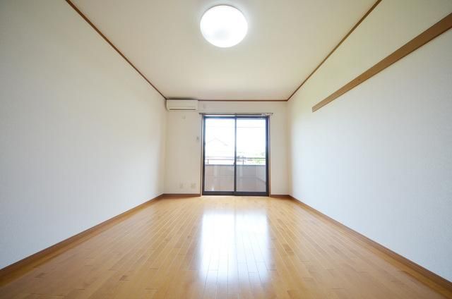 雅泉ハイツの居間写真