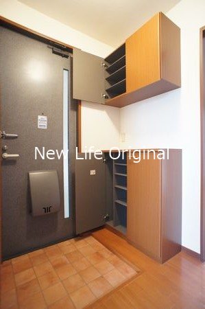 玄関　※実際の仕様と異なる場合は現況を優先致します。
