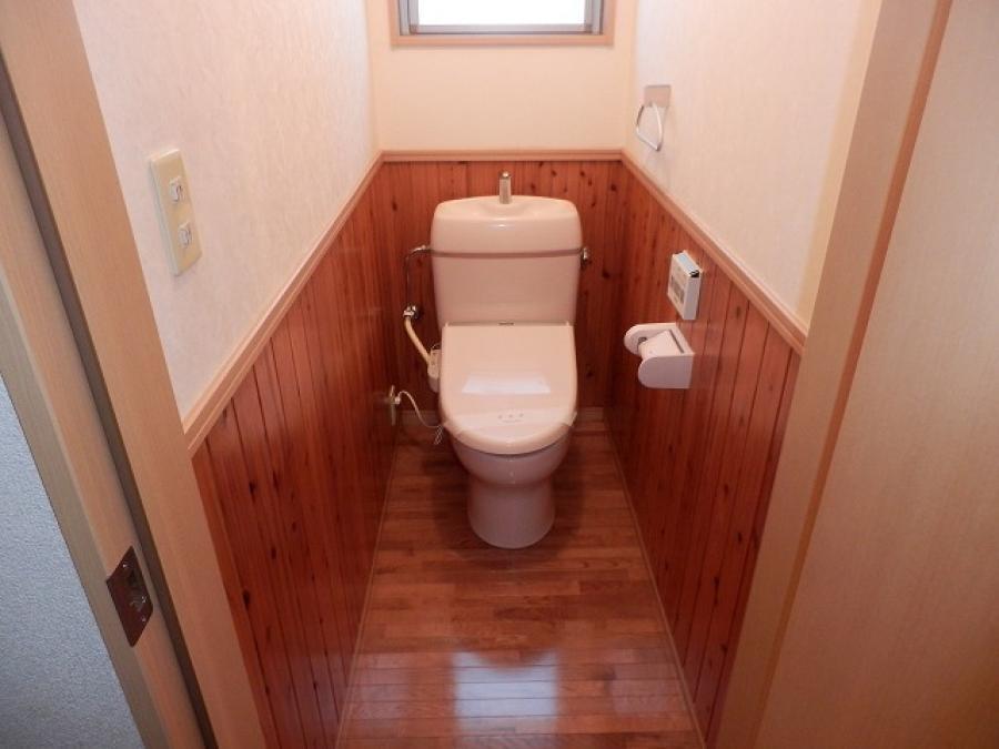 日高貸家のトイレ写真