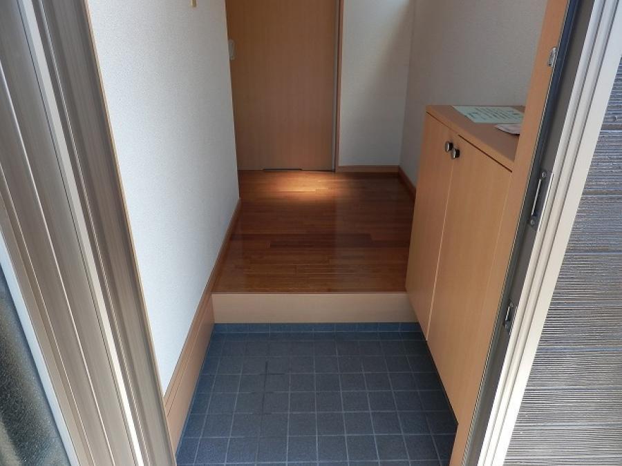 日高貸家の玄関写真