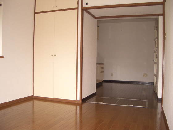 サニーコート西館の居間写真