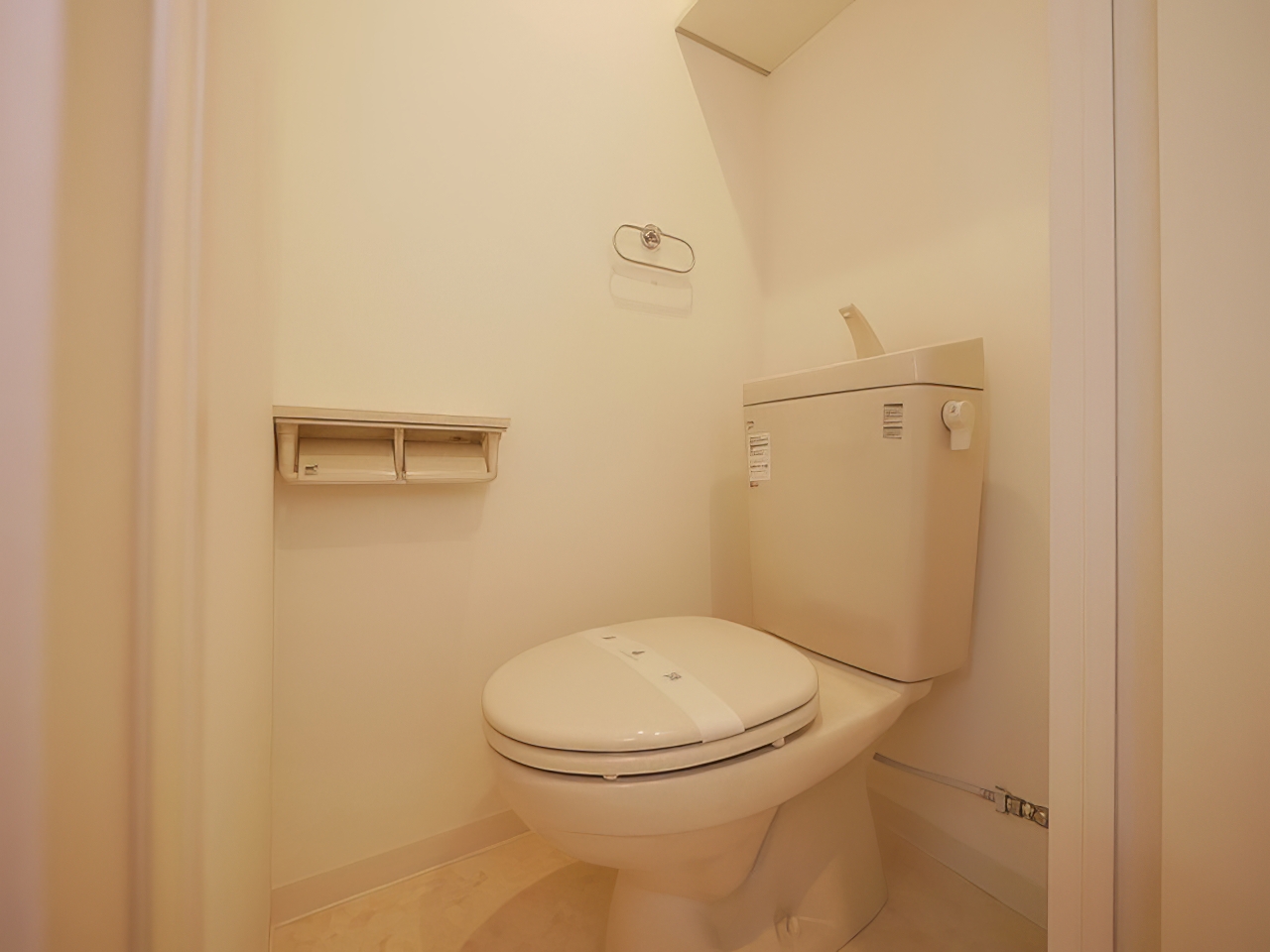 プレシェルト中の島のトイレ写真