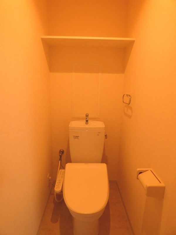 栄町弥生マンションのトイレ写真
