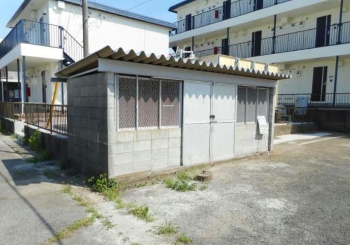 ＪＲ成田線 成田駅 バス乗車時間：25分 最寄りバス停で下車 徒歩18分 3階建 築35年の外観写真