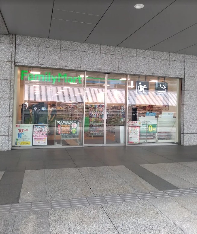 コンビニ　ファミリーマート品川グランパサージュ店（コンビニ）まで386m