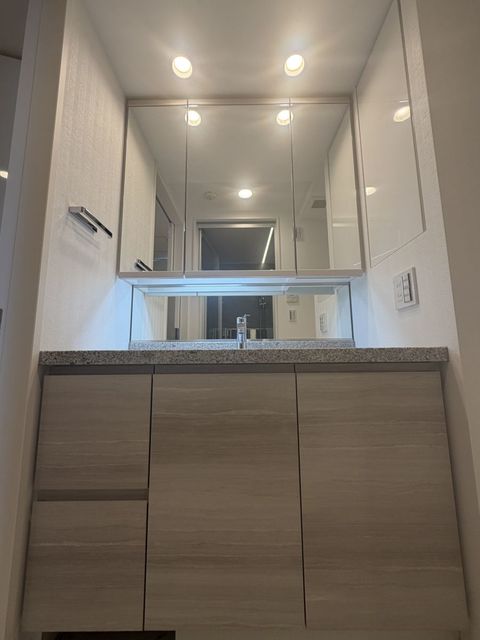 洗面設備　※写真は同タイプ住戸です。
