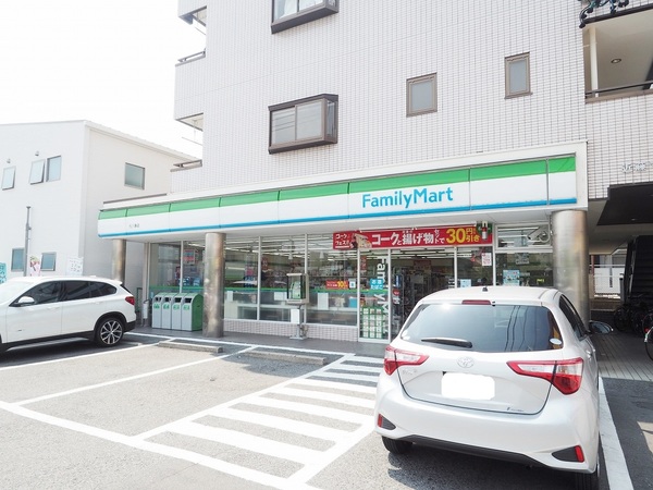 コンビニ　ファミリーマート元八事店（コンビニ）まで228m