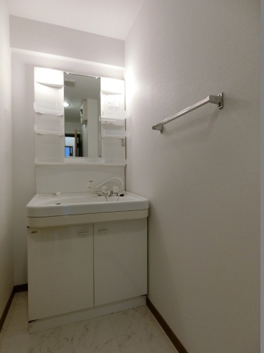 洗面設備　写真は同型別部屋の写真となります。現況を優先します。