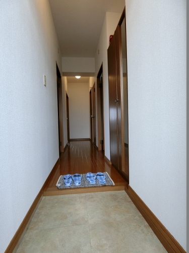 玄関　写真は同型別部屋の写真となります。現況を優先します。