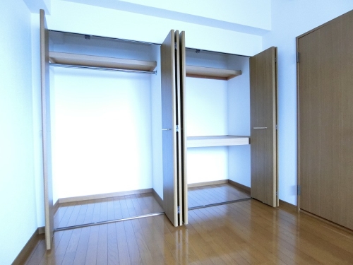 収納　写真は同型別部屋の写真となります。現況を優先します。