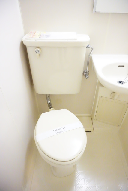 トイレ　清潔感ある洋式トイレです☆丸洗い可能でお掃除も楽々！！