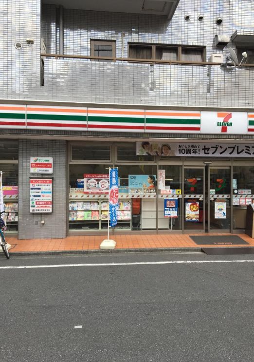 コンビニ　セブンイレブン新宿水道町店（コンビニ）まで352m