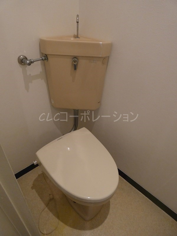 ＪＲ常磐線 北千住駅 徒歩3分 9階建 築39年のトイレ写真
