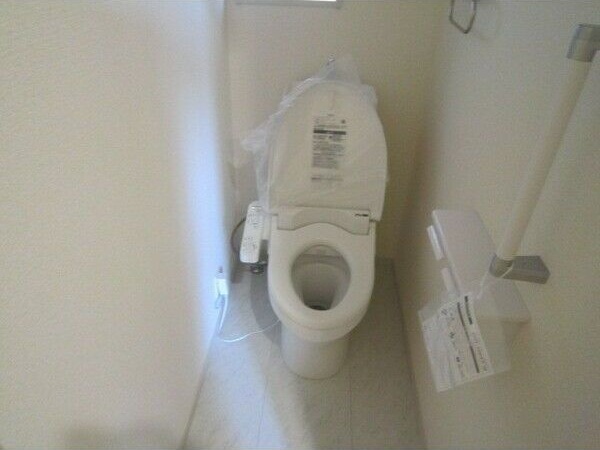 ＪＲ青梅線 昭島駅 徒歩15分 2階建 築6年のトイレ写真