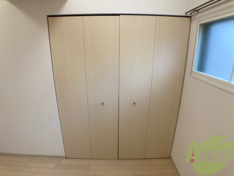収納　寝室の収納です。部屋がすっきり片付きます。